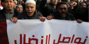   الغارديان: الغضب الذي أشعل الربيع العربي يتفاقم مرة أخرى