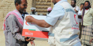 الهلال الأحمر الإماراتي يقدم دعم طبي لشبوة ويوزع مساعدات في حضرموت .شاهد. فيديو  