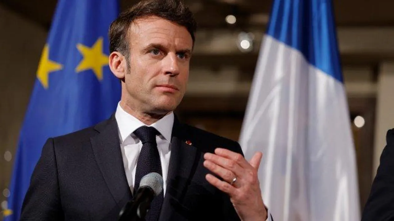 Emmanuel Macron Berikan Peringatan Akan Potensi Perang Saudara di Prancis