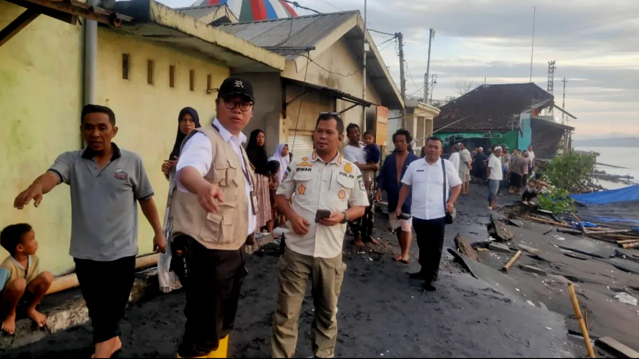 Ratusan Kepala Keluarga Terdampak Banjir Rob di Ampenan Mataram